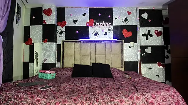 sophiaydaphne online show from November 26, 3:35 pm