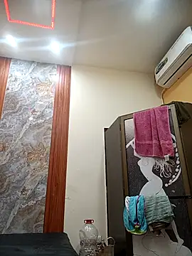 SaraBust online show from October 20, 2:42 pm