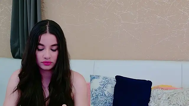 MiaDunoff online show from April 4, 10:30 pm