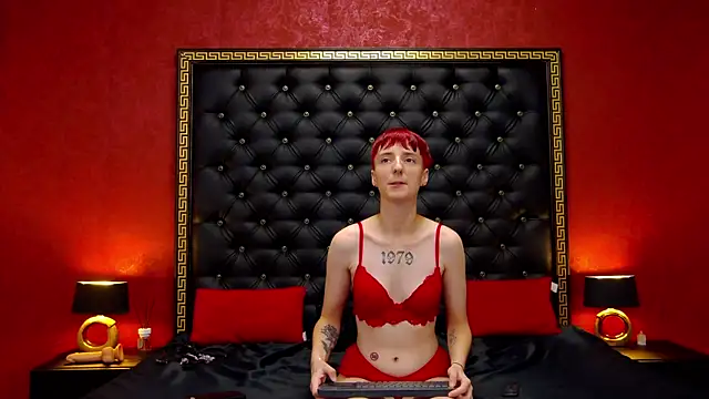 Luna Devil  online show from September 18, 5:33 pm