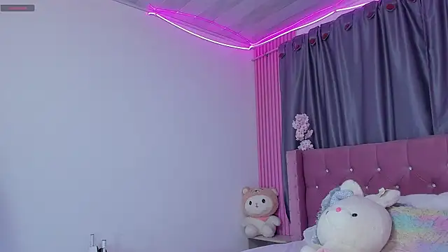 Nayla-Mouna online show from February 7, 11:58 am