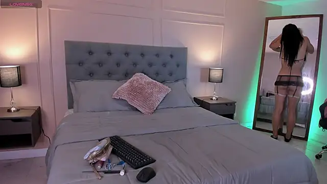 ALICESANDOVAL online show from September 18, 11:53 am