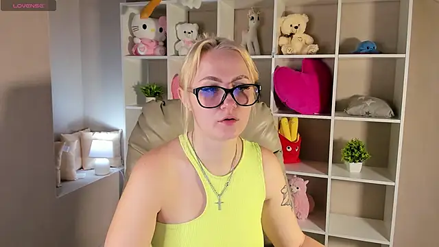 Joyce Howard online show from September 14, 1:47 am