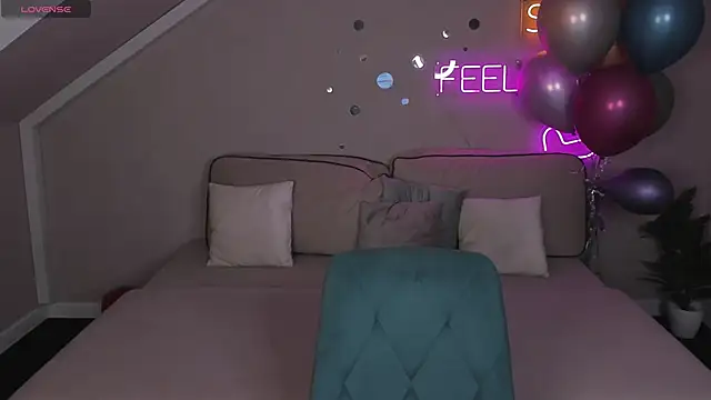 Joyce Howard online show from October 11, 2:38 am