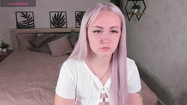 Joyce Howard online show from September 28, 1:34 am