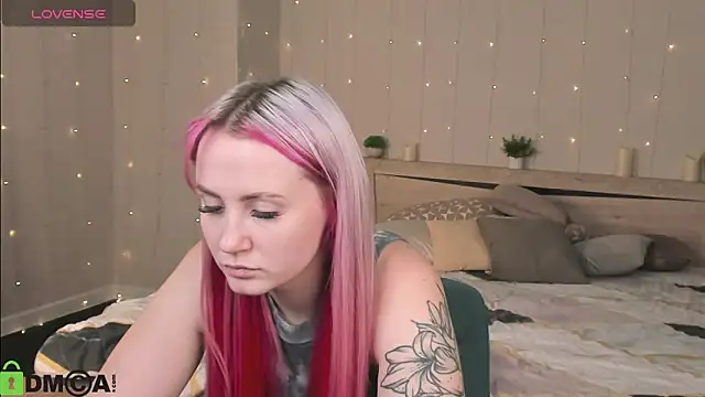 Joyce Howard online show from November 22, 1:52 am