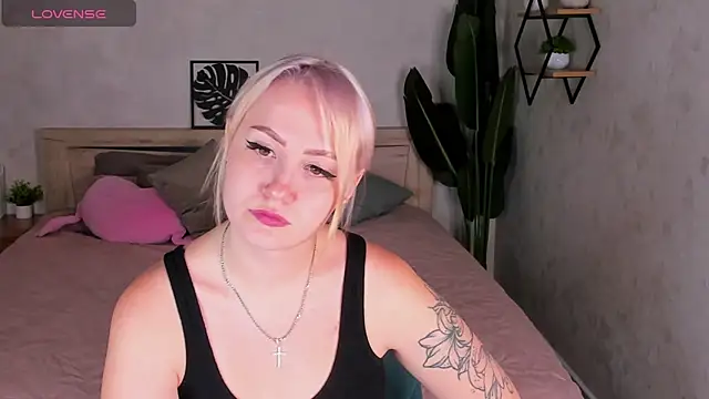 Joyce Howard online show from September 18, 7:51 am