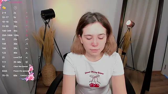 Lina Glow online show from September 30, 6:41 am