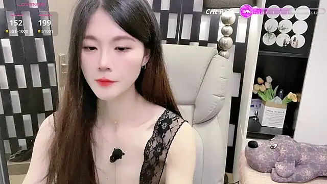 Yueyue-MM online show from April 11, 7:45 am