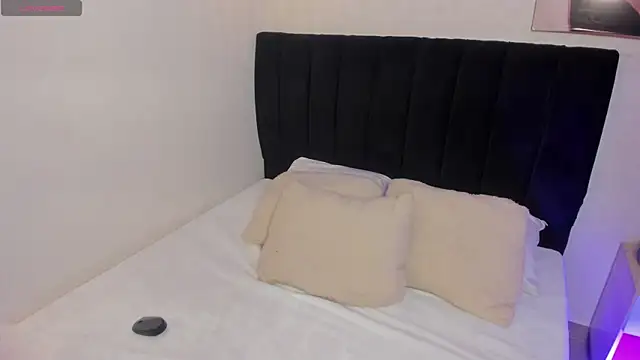 antonellariva  online show from October 20, 8:56 pm