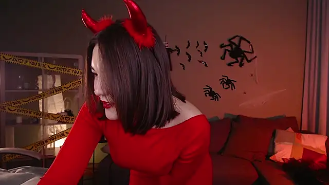 Halle Berrry online show from October 30, 2:29 pm