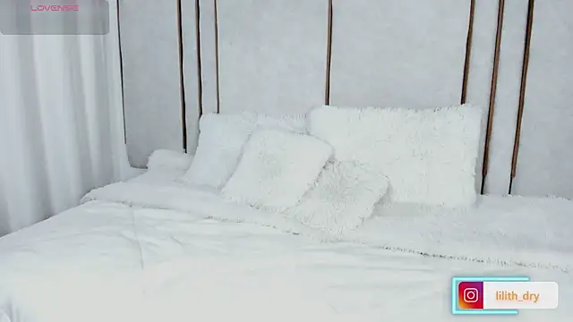 Lilith dry online show from October 2, 3:28 pm