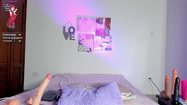 hellzel moon online show from February 7, 7:12 am