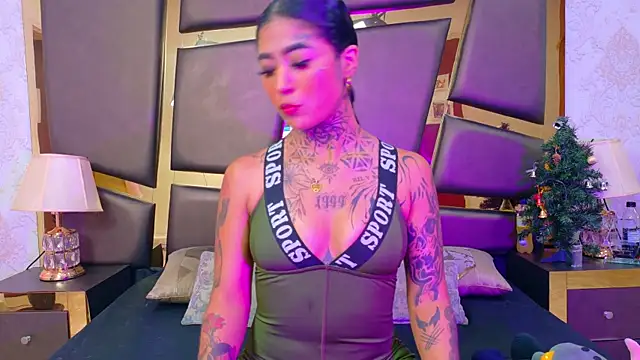 EmilieLake online show from December 13, 8:48 pm