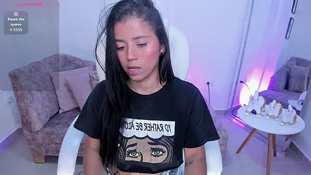 issi loren online show from September 9, 8:30 pm