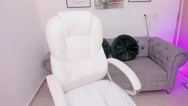 issi loren online show from September 17, 8:18 pm