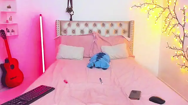 LenaStylesOA online show from April 13, 2:02 am