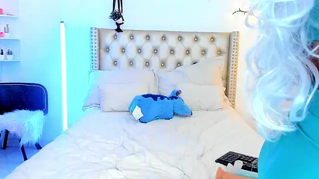 LenaStylesOA online show from February 27, 2:28 pm