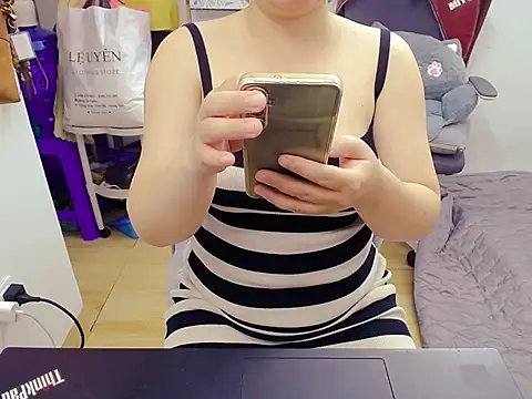 Phuong Myy online show from November 20, 3:57 pm