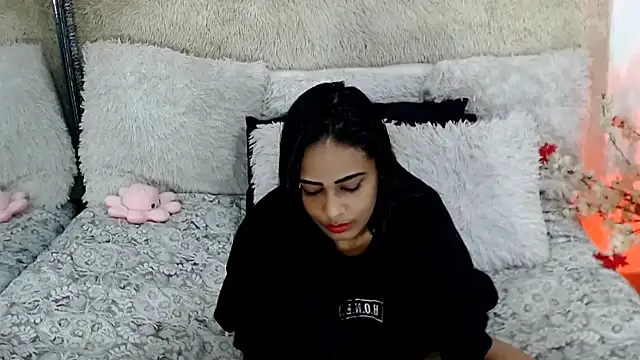 indianchic89 online show from October 9, 7:40 pm