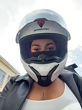 AlannaEvons online show from March 22, 8:15 pm