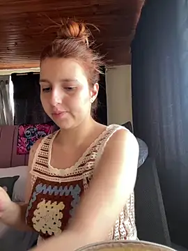 CoraVibes online show from October 17, 3:15 pm