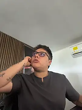 IanGilbert online show from November 5, 6:02 pm