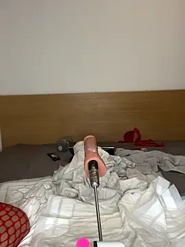 skinnydoll1017 online show from November 18, 10:44 pm