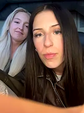 lisapeperoni online show from September 21, 4:16 pm