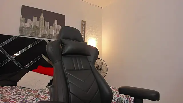 iamCharlotte19 online show from October 1, 7:19 pm