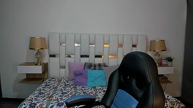 iamCharlotte19 online show from July 20, 5:14 pm