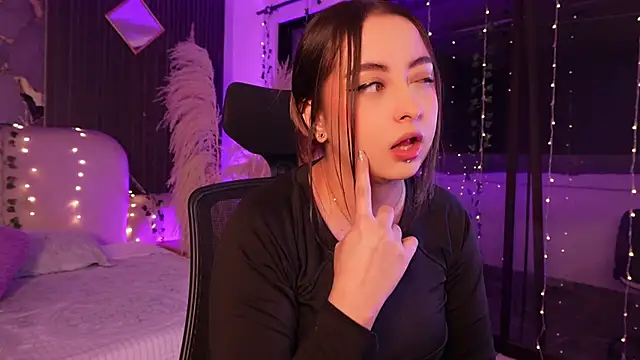 SarahCastro1  online show from February 2, 5:17 am