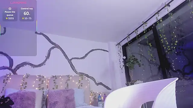 SarahCastro1  online show from October 9, 5:00 am