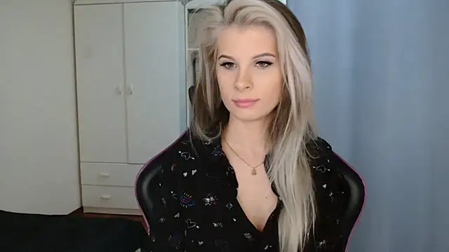 KristineGlow online show from April 7, 6:15 am