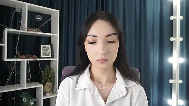 CorinneGoldfischer online show from September 8, 3:00 pm