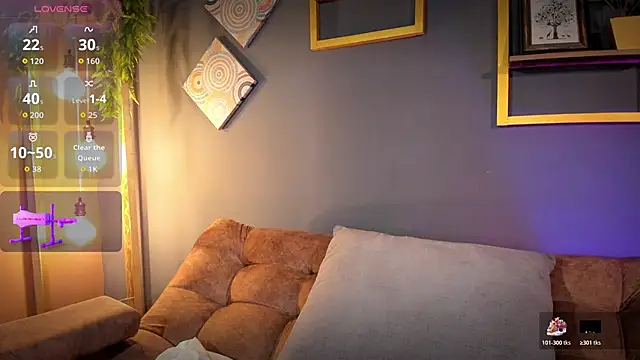 Emily Reyna online show from October 29, 9:17 pm