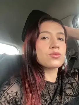 BrunnetAri  online show from April 17, 2:52 pm