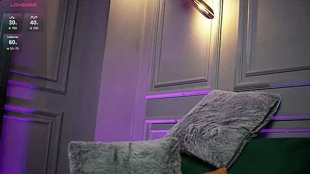 KendalDubai online show from September 15, 8:05 pm