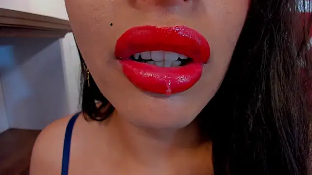 sweet Elizabeth online show from March 18, 1:05 pm