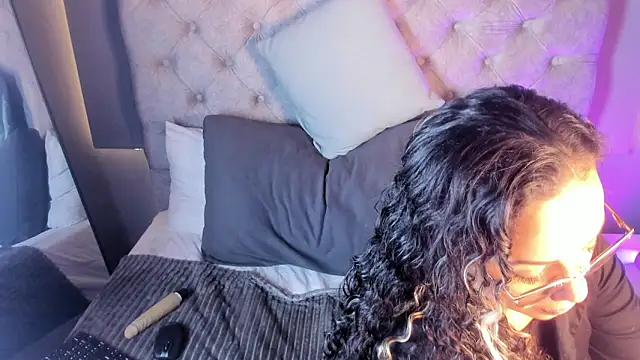 CarolaynStone online show from October 23, 5:30 pm