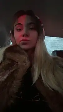 LunaMillie online show from December 15, 11:37 am