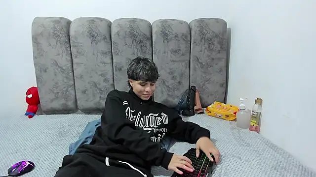 Bruno Cruzz online show from May 12, 2:09 am