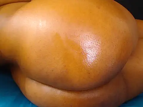 BeverlyQueen14 online show from October 26, 5:47 am