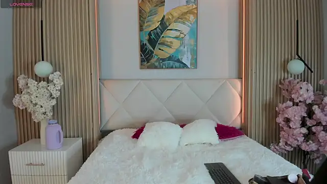 Mila Hank  online show from February 4, 12:52 pm