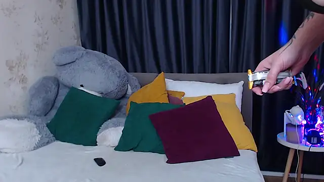 Nina Blum  online show from November 13, 7:40 am