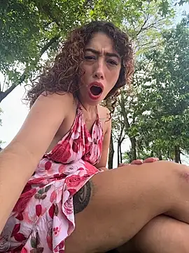 roxyrougee online show from February 9, 7:05 pm