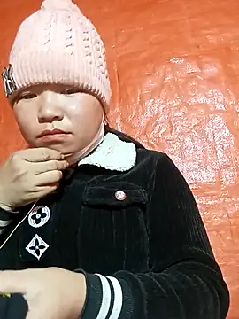 may-squirl online show from October 25, 6:21 am