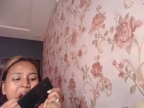 GlamGirl002 online show from April 1, 2:45 am