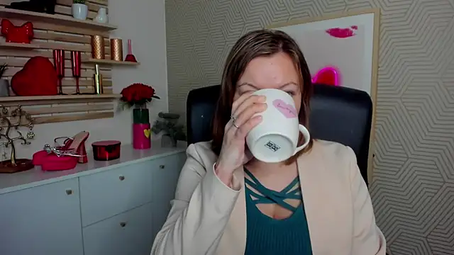 angelaSamt online show from April 9, 5:43 am