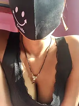 posewith online show from January 7, 8:18 am